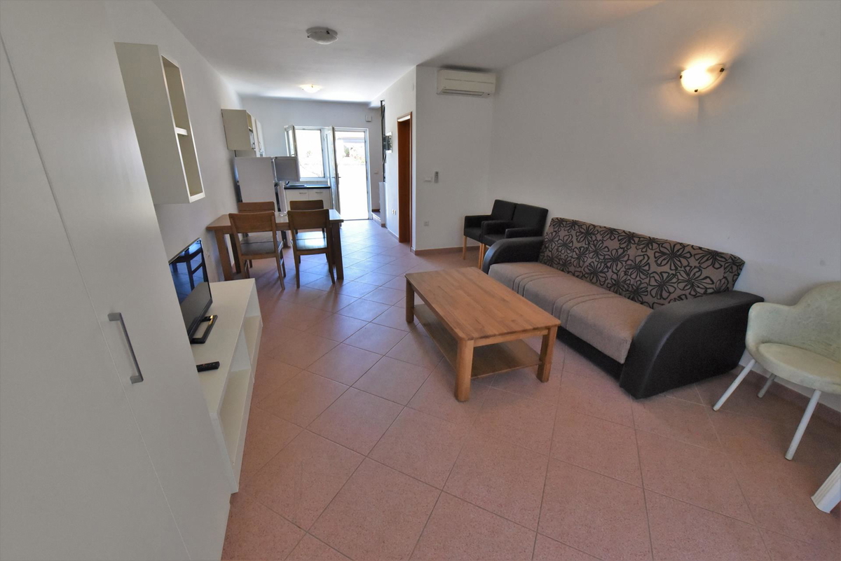 Vrstna hiša - 2 km do morja